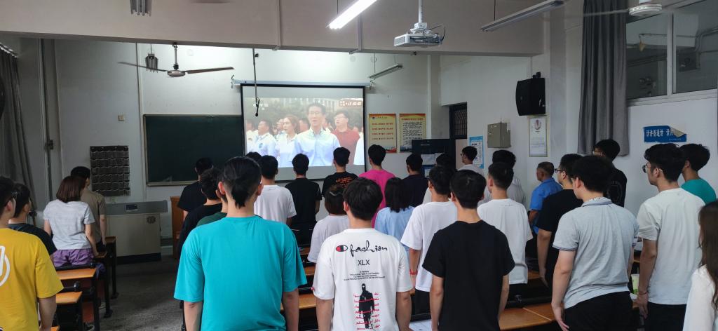 竞技宝竞技庆祝中国共产党成立100周年大会直播观看照片-学生
